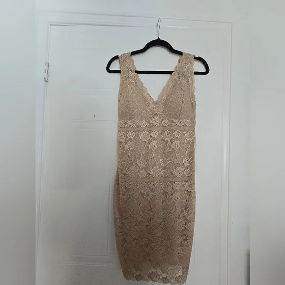 Dress - Picture 2 of 2